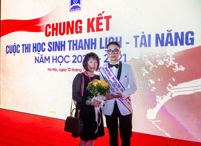 Cậu bạn điển trai Việt Hoàng đạt giải Nhất