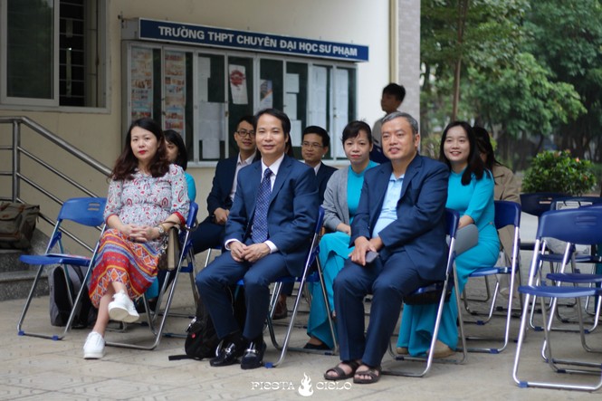 Học sinh và giáo viên trường THPT chuyên Sư Phạm cùng tham gia cuộc thi “Khua Chiêng Vàng” - ảnh 3