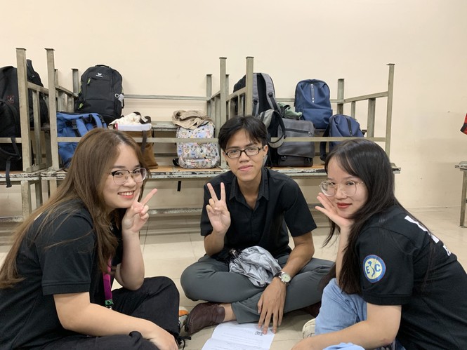 Sinh viên Đại học Sư phạm Kĩ thuật TP.HCM cùng nhau nâng cao kỹ năng tiếng Anh giao tiếp - ảnh 2