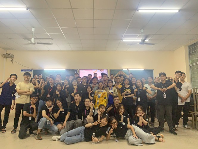 Sinh viên Đại học Sư phạm Kĩ thuật TP.HCM cùng nhau nâng cao kỹ năng tiếng Anh giao tiếp - ảnh 5