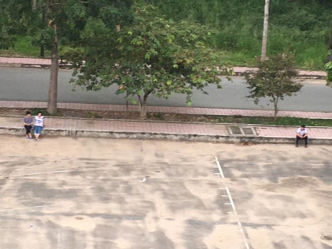 Nữ sinh ngồi trong sân trường gây sốt mạng xã hội: Tâm