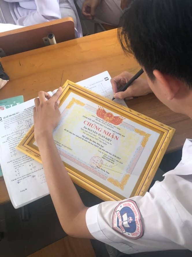 Thầy giáo chơi lớn