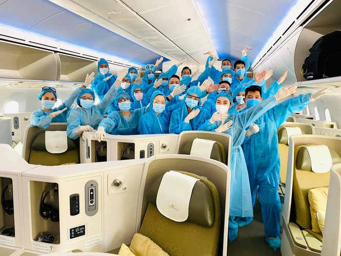 Hàng loạt tiếp viên của Vietnam Airlines đăng hashtag xin lỗi, mong được đối xử văn minh - ảnh 9