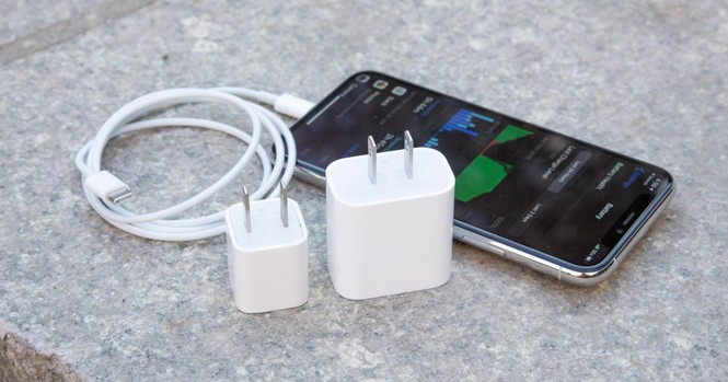 Apple có thể phải trang bị củ sạc cho iPhone 12, lý do bảo vệ môi trường chưa thuyết phục? - ảnh 1