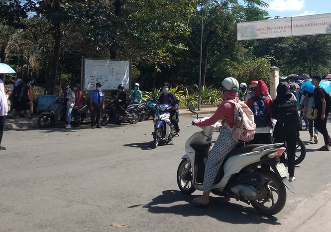 Sinh viên tại TP.HCM chủ động ứng phó khi dịch COVID-19 bùng phát trở lại trong cộng đồng - ảnh 1
