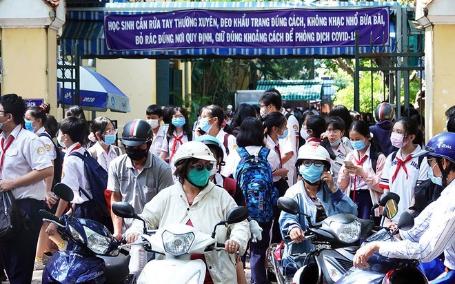 Các trường cho học sinh nghỉ phòng dịch COVID-19 sẽ bố trí lịch thi học kì I như thế nào? - ảnh 1