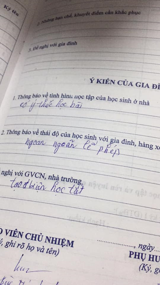 Không chỉ thầy cô ghi sổ liên lạc mới gây sốt, nhận xét của phụ huynh cũng cực