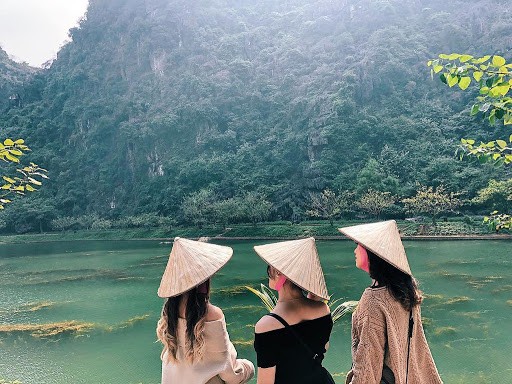 Hang Múa, đồng cừu Gia Viễn (Ninh Bình) lọt top điểm