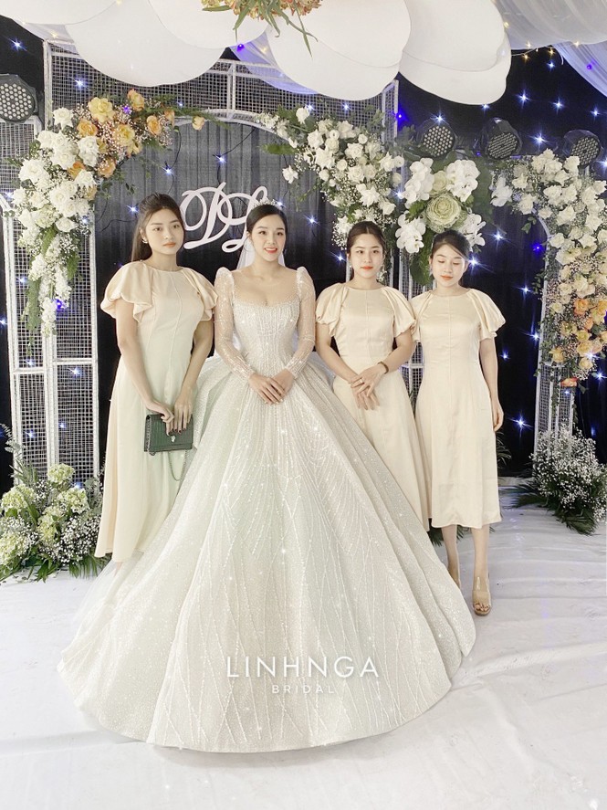 Khánh Linh diện váy cưới làm từ 30K viên đá Swarovski do chính Bùi Tiến Dũng lên ý tưởng - ảnh 7