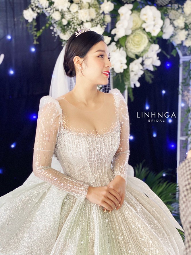 Khánh Linh diện váy cưới làm từ 30K viên đá Swarovski do chính Bùi Tiến Dũng lên ý tưởng - ảnh 5
