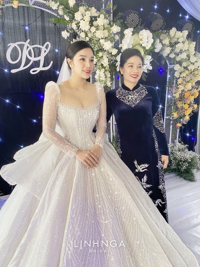 Khánh Linh diện váy cưới làm từ 30K viên đá Swarovski do chính Bùi Tiến Dũng lên ý tưởng - ảnh 9