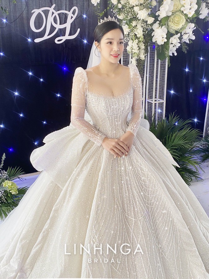 Khánh Linh diện váy cưới làm từ 30K viên đá Swarovski do chính Bùi Tiến Dũng lên ý tưởng - ảnh 6