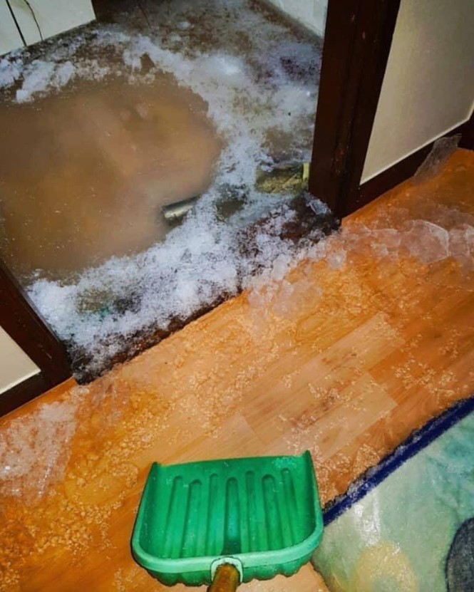 Chủ nhà dặn để nước nhỏ giọt tránh đóng băng đường ống, cô gái làm theo và nhận kết