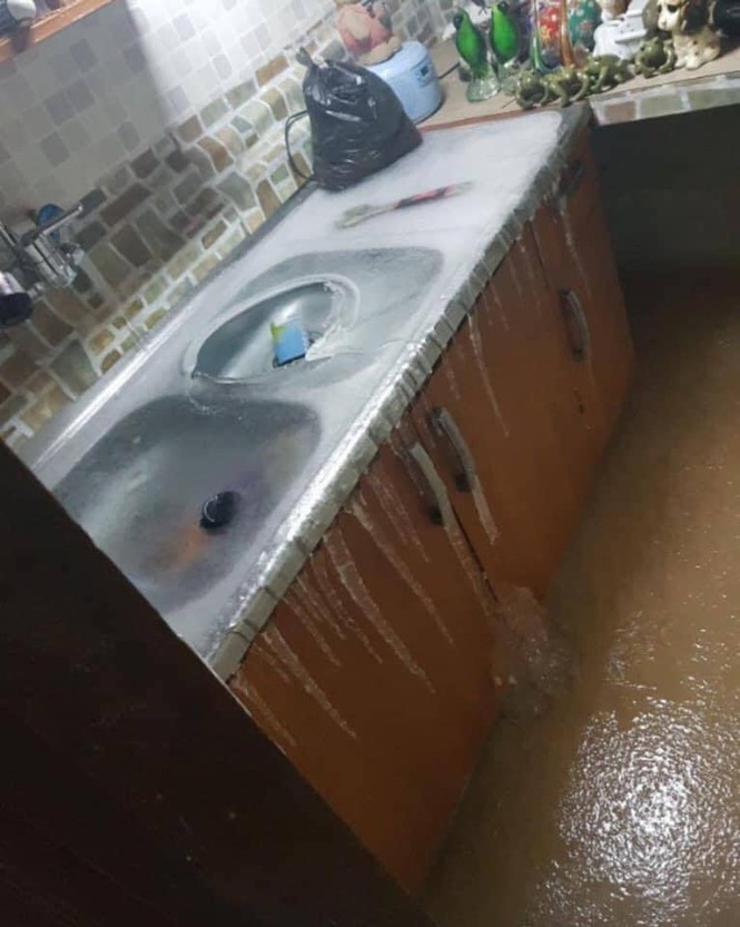 Chủ nhà dặn để nước nhỏ giọt tránh đóng băng đường ống, cô gái làm theo và nhận kết