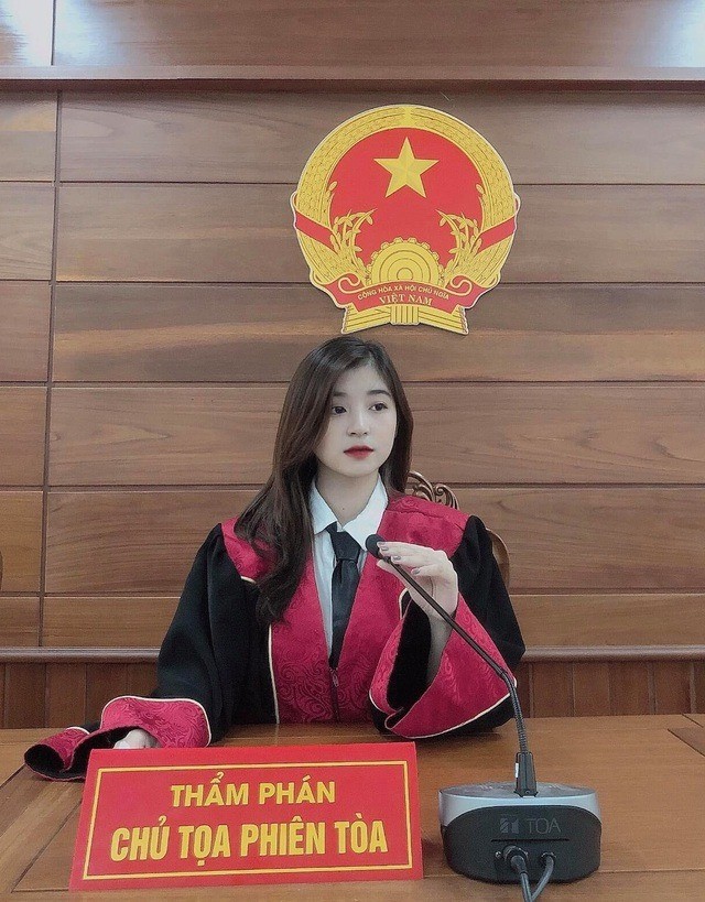 Nữ thẩm phán tương lai sở hữu nhan sắc