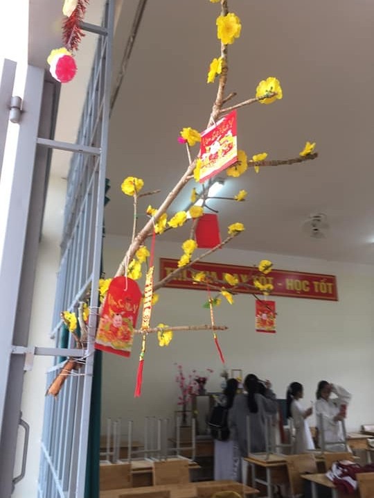 Các bạn học sinh trang trí lớp học đón Tết: Thoả sức sáng tạo và khoe độ khéo tay! - ảnh 4