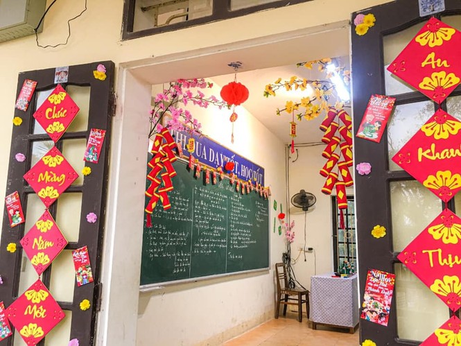 Teen Ninh Bình trang hoàng lớp học đón Tết: Lì xì, câu đối đỏ, bánh chưng xanh đều có đủ! - ảnh 1