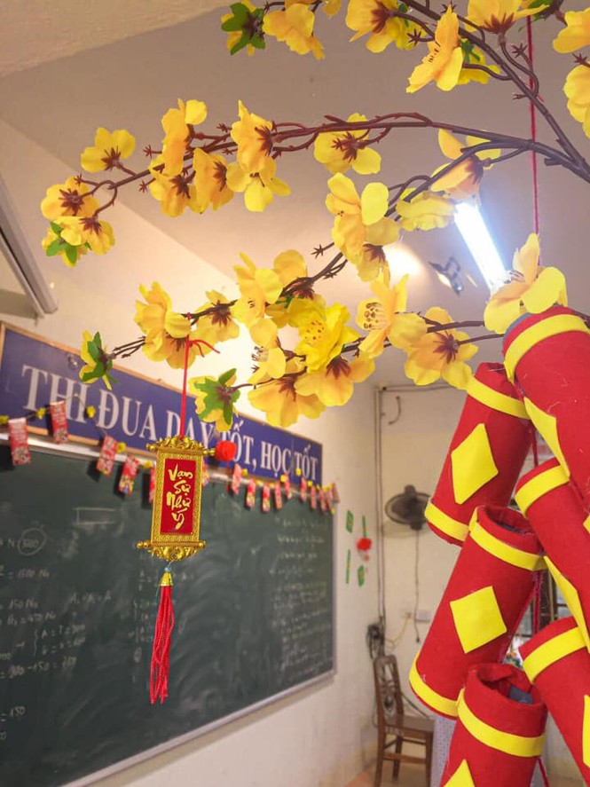 Teen Ninh Bình trang hoàng lớp học đón Tết: Lì xì, câu đối đỏ, bánh chưng xanh đều có đủ! - ảnh 5