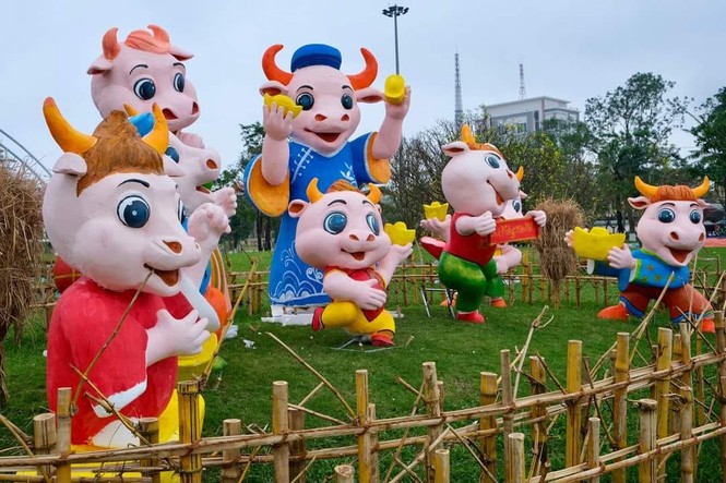 Loạt linh vật năm mới Tân Sửu khắp các tỉnh thành trên cả nước: Mỗi trâu một vẻ, - ảnh 9