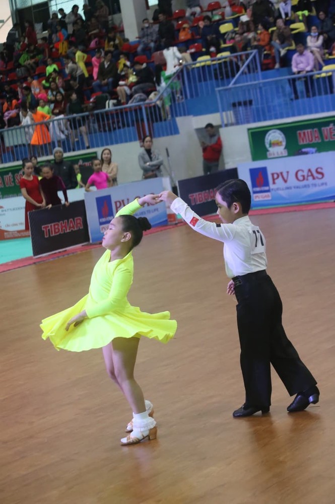 Kubi, con trai KhánhThi- Phan Hiển gây sốt ở giải vô địch khiêu vũ thể thao quốc gia - ảnh 5