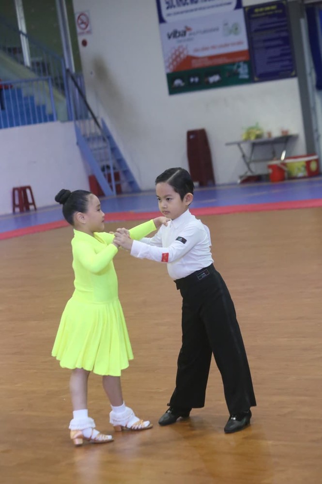 Kubi, con trai KhánhThi- Phan Hiển gây sốt ở giải vô địch khiêu vũ thể thao quốc gia - ảnh 4