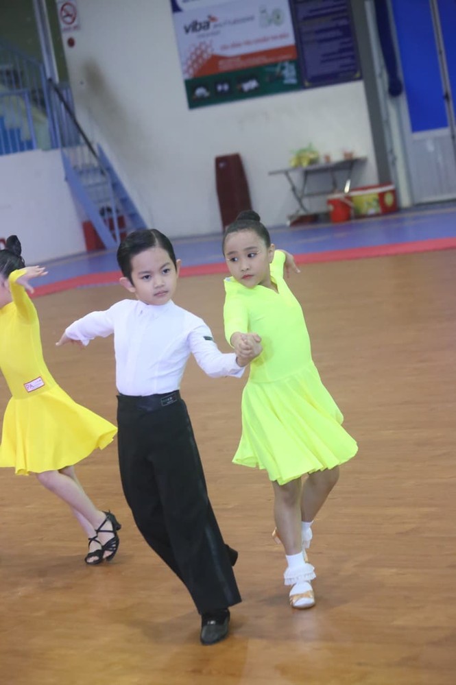 Kubi, con trai KhánhThi- Phan Hiển gây sốt ở giải vô địch khiêu vũ thể thao quốc gia - ảnh 3
