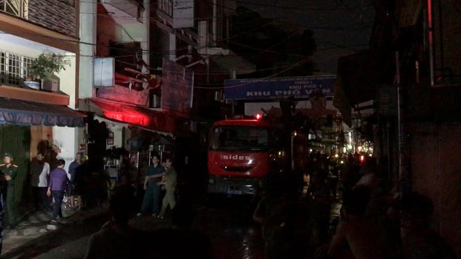 Cháy nhà trước đêm giao thừa ở Sài Gòn, cả khu dân cư náo loạn - ảnh 1