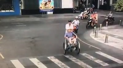 Tạm giữ người chạy xích lô 'chém' gần 3 triệu của du khách Nhật - ảnh 1