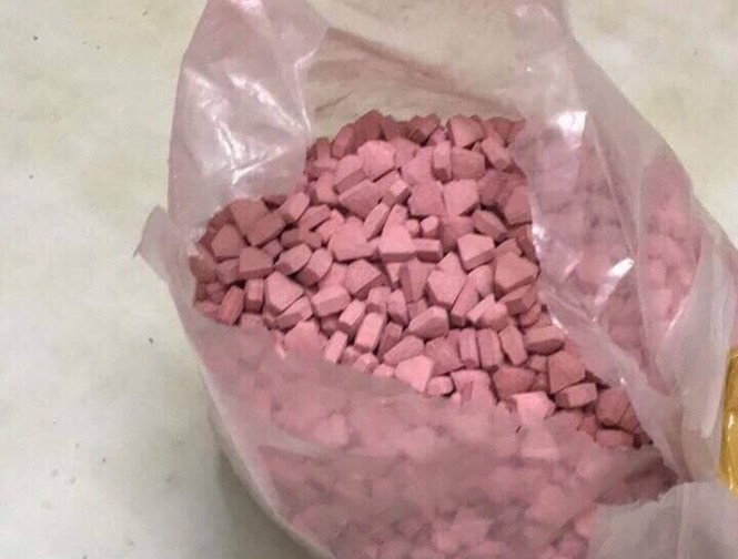 CSGT truy đuổi, bắt đối tượng vận chuyển thuê hơn 1kg ma tuý - ảnh 1