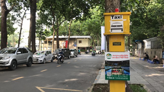Cận cảnh những điểm đón taxi hoang phế ở Sài Gòn - ảnh 1