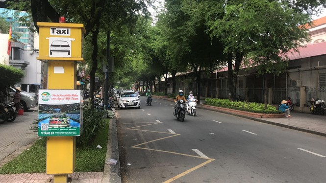 Cận cảnh những điểm đón taxi hoang phế ở Sài Gòn - ảnh 8