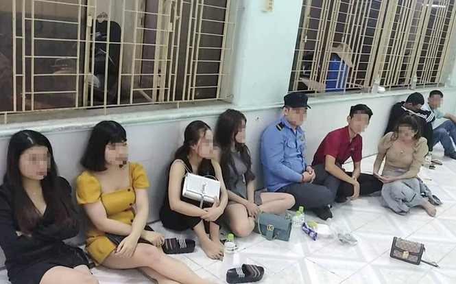 Công an ‘đột kích’ điểm bay lắc trong quán karaoke Dubai - ảnh 2