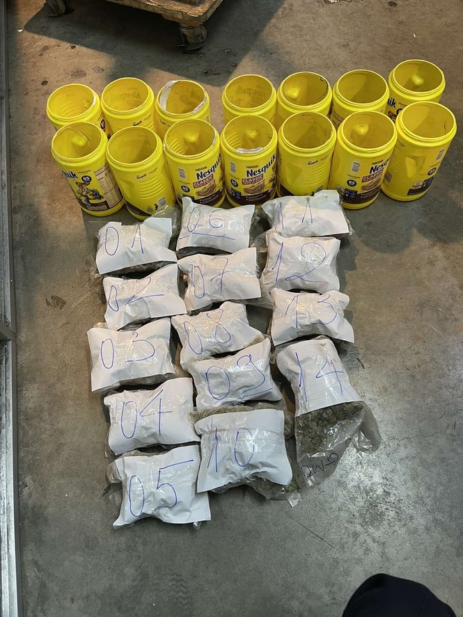 Phát hiện gần 6 kg nghi ma túy tại sân bay Tân Sơn Nhất - Ảnh 1.
