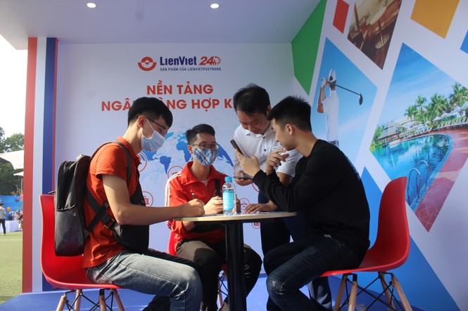Chỉ 2 phút, mở thành công LienViet24h tại Sóng Festival - ảnh 4