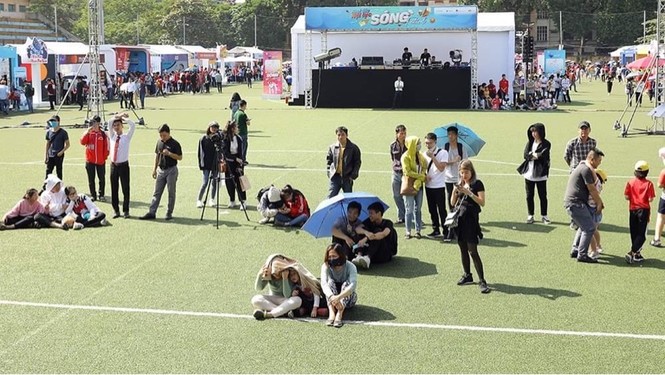 Các bạn trẻ 'đội nắng' trải nghiệm Sóng Festival, BTC phát thêm 1.000 thẻ chip miễn phí - ảnh 7