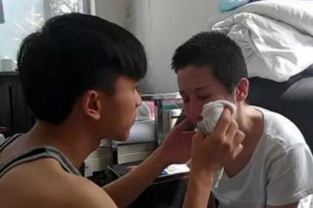 Chuyện chàng trai chăm bạn gái hôn mê lay động cư dân mạng - ảnh 3
