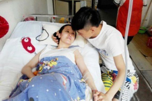 Chuyện chàng trai chăm bạn gái hôn mê lay động cư dân mạng - ảnh 1