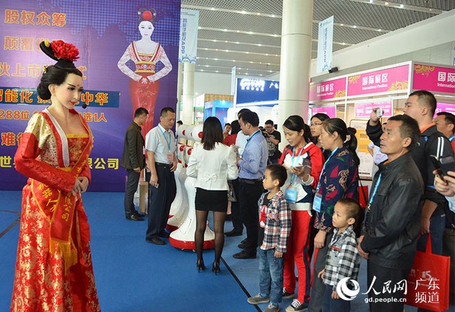 Nhìn gần robot Võ Mỵ Nương yêu kiều như thật - ảnh 1