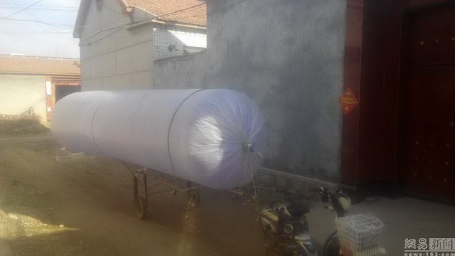 Hết hồn với chiêu mua khí gas bằng… túi nilon để nấu cơm - ảnh 2