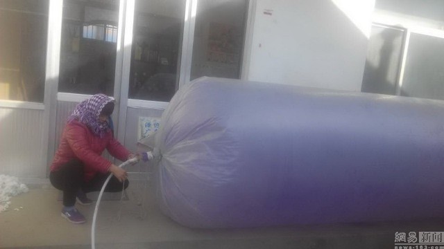 Hết hồn với chiêu mua khí gas bằng… túi nilon để nấu cơm - ảnh 4