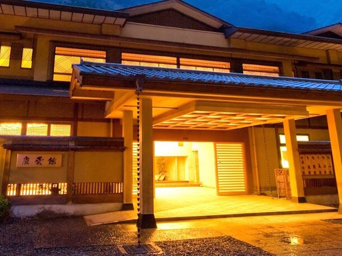 Bên trong khách sạn 'cha truyền con nối' lâu đời nhất thế giới - ảnh 3