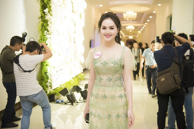 Nhìn gần nhan sắc yêu kiều của người đẹp HHVN - ảnh 5