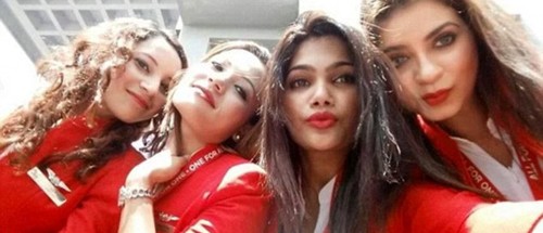 Tiếp viên của hãng hàng không nào gợi cảm nhất thế giới? - ảnh 11