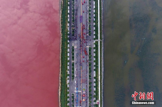 Lạnh người với hồ muối 4.000 năm biến thành 'hồ máu' - ảnh 3