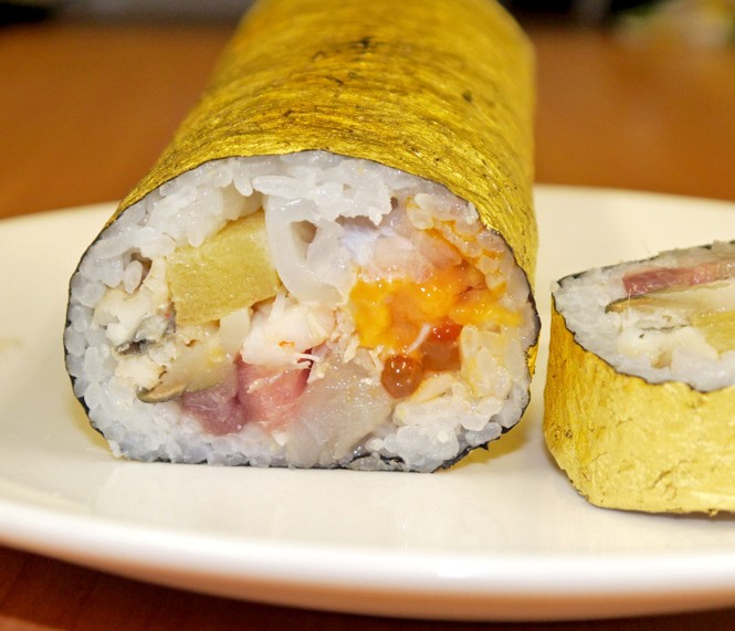 Sushi bọc vàng giá hơn 2 triệu đồng/cuộn - ảnh 4