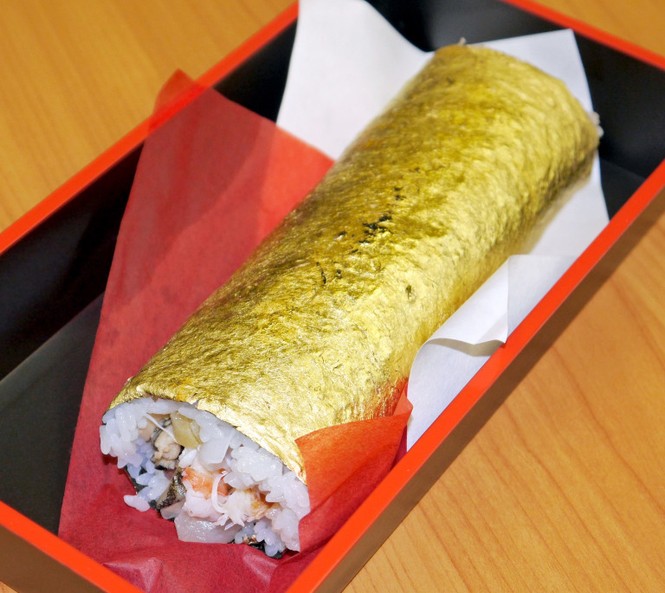 Sushi bọc vàng giá hơn 2 triệu đồng/cuộn - ảnh 2