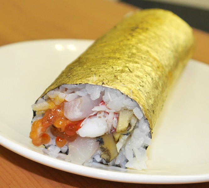 Sushi bọc vàng giá hơn 2 triệu đồng/cuộn - ảnh 3