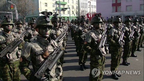 Triều Tiên ra mắt ‘tên lửa có khả năng tấn công Mỹ’ Hwasong-15 - ảnh 1