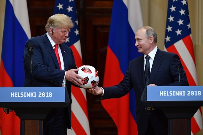 Chuyện gì đã xảy ra với trái bóng Tổng thống Nga tặng ông Trump? - ảnh 1