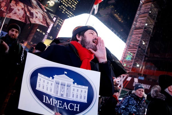 Dân Mỹ rủ nhau xuống đường ủng hộ luận tội Tổng thống Trump - ảnh 9